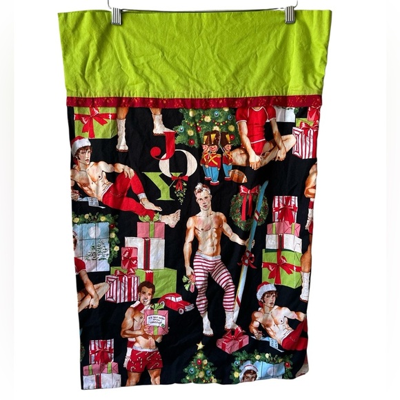 Alexander Henry All I Want For Christmas Hulk Black
Pillow Case - Picture 1 of 7